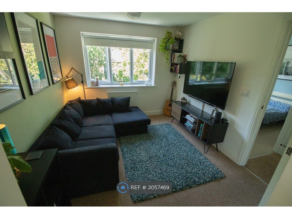 Property photo 1 of 21 Lounge