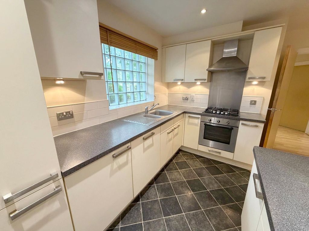 Property photo 2 of 11 Picture No. 15