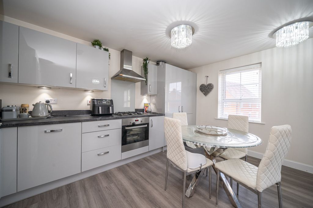 Property photo 2 of 14 7-Brewery-Lane-05318