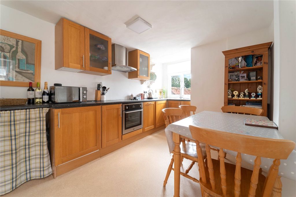 Property photo 3 of 8 Kitchen