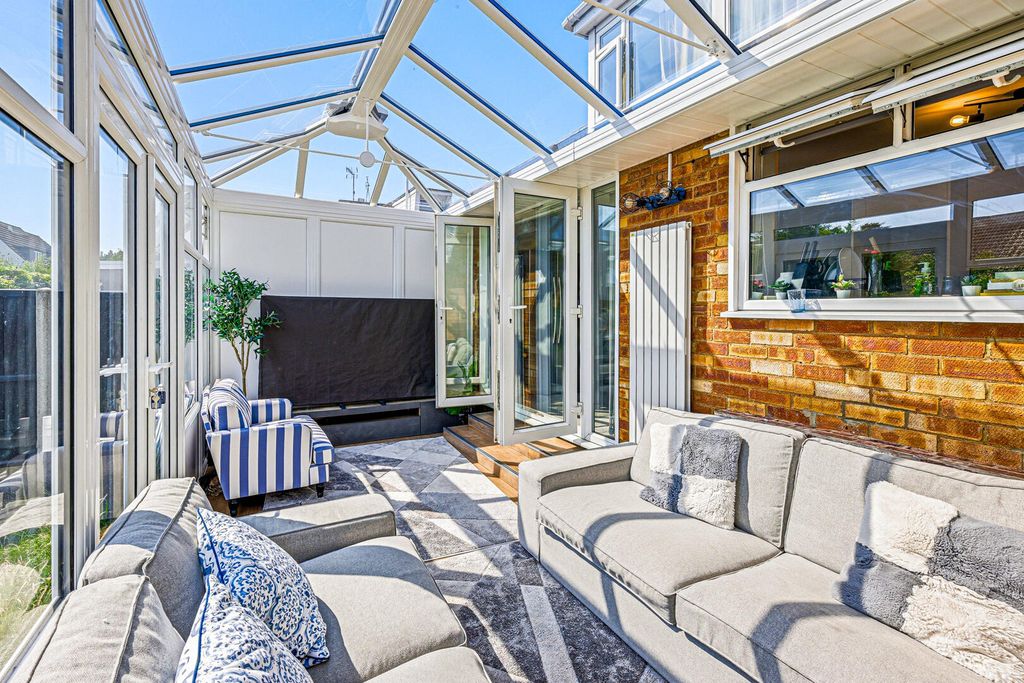 Property photo 3 of 27 Conservatory