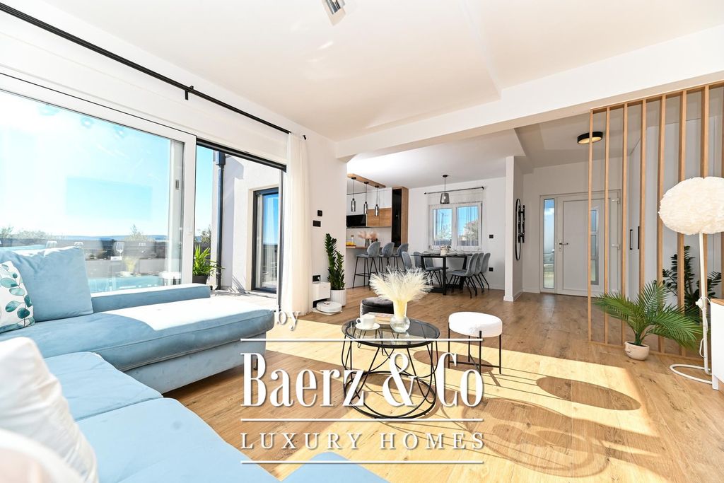 Property photo 3 of 28