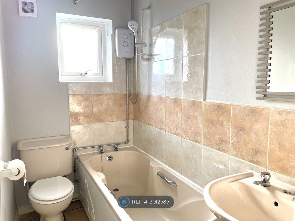 Property photo 3 of 9 Bathroom