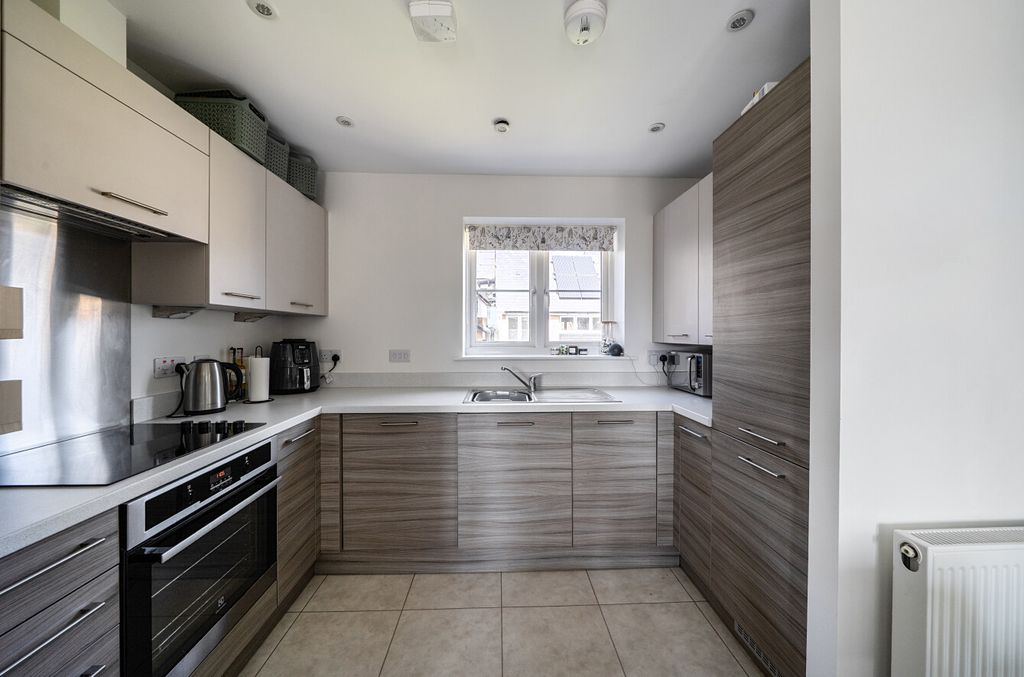Property photo 3 of 11 Kitchen