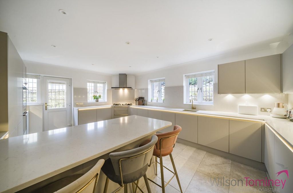 Property photo 2 of 22 B8741034-6710-473F-8610-62Eb617Fee4c.Jpg