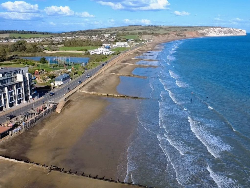 Property photo 2 of 32