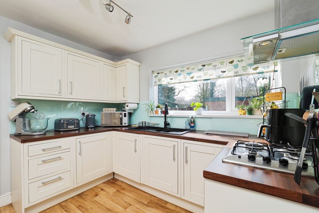 Property photo 3 of 16 Kitchen