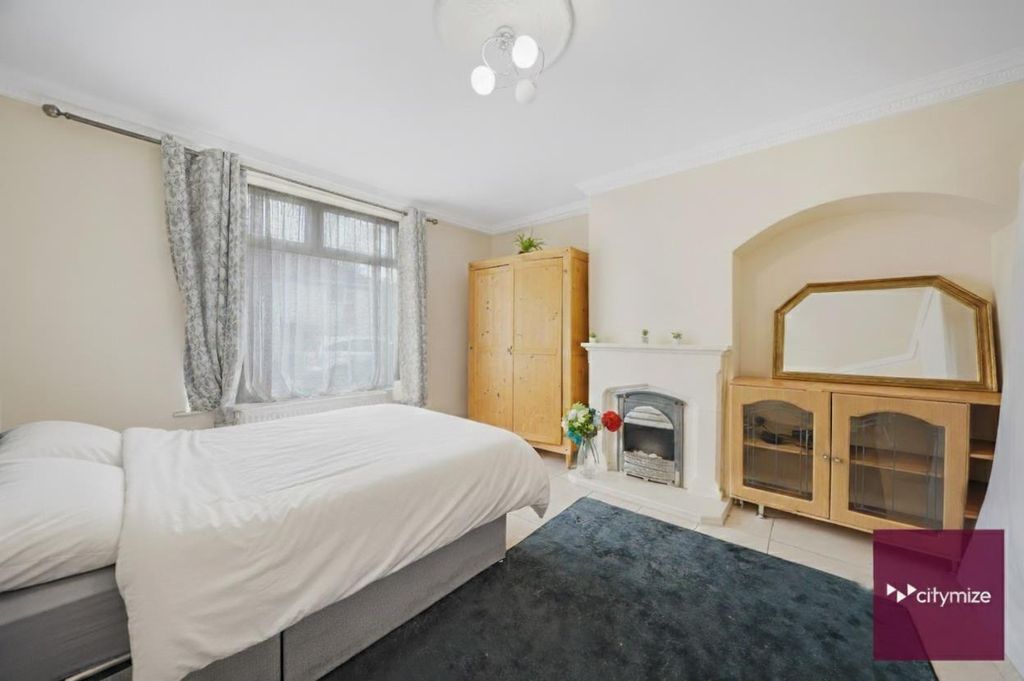 Property photo 3 of 17 Bedroom (1)