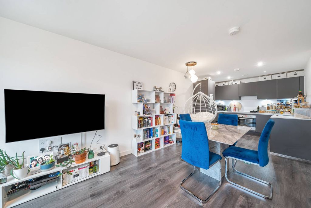 Property photo 1 of 11