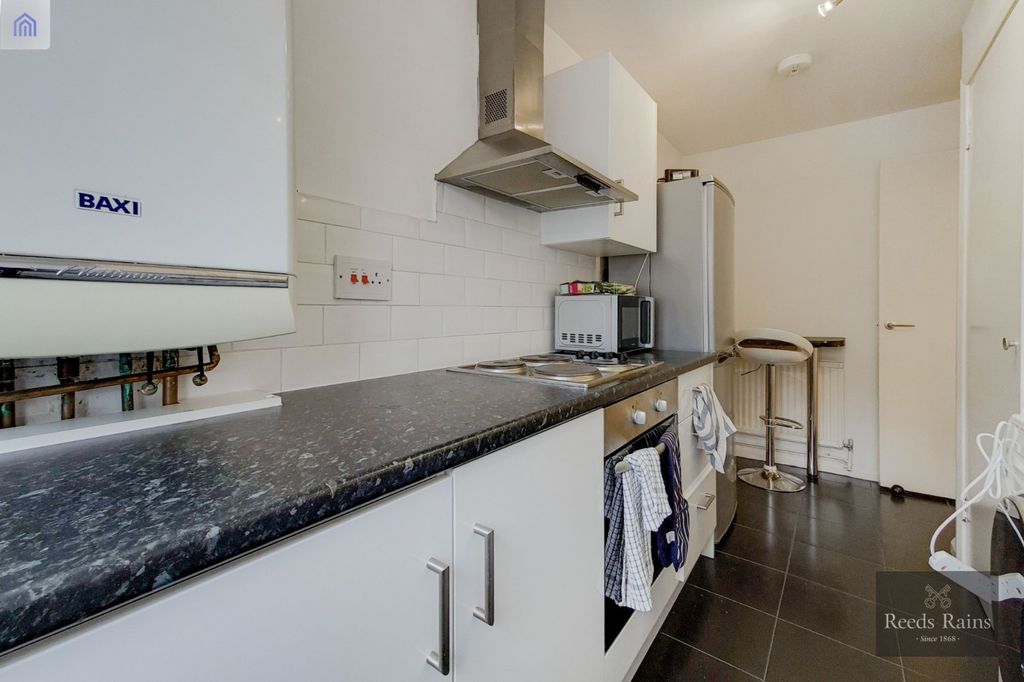 Property photo 2 of 9 Kitchen