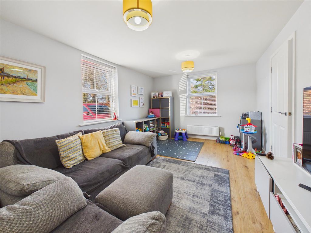 Property photo 2 of 14 Lounge