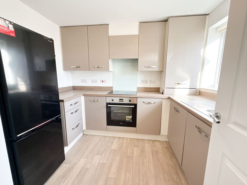 Property photo 2 of 11 Kitchen