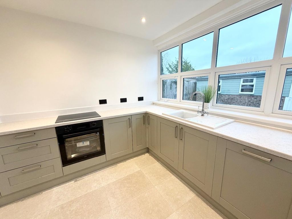 Property photo 3 of 14 Kitchen