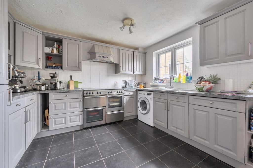 Property photo 2 of 19 Kitchen