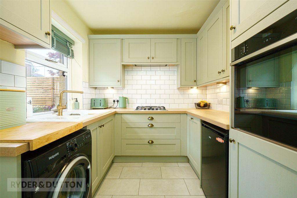 Property photo 3 of 20 Kitchen