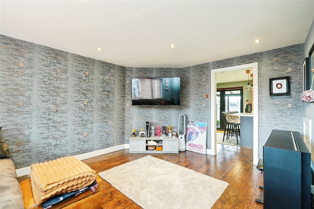 Property photo 3 of 27 Picture No. 12