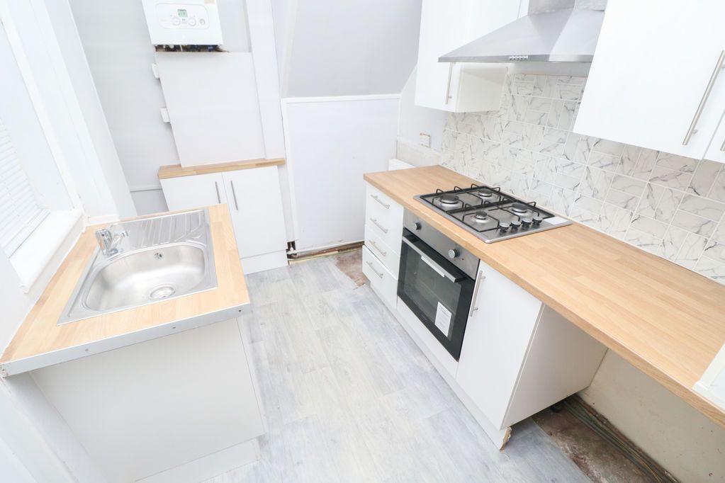 Property photo 3 of 9 Kitchen