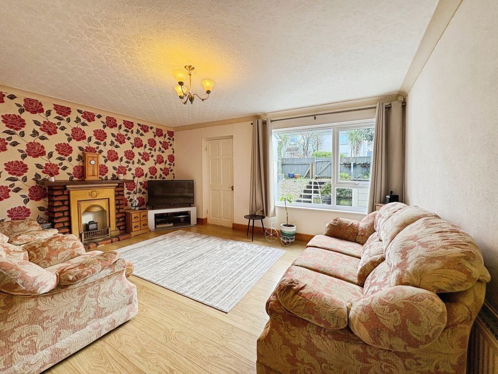 Property photo 3 of 25