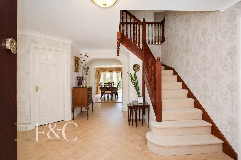 Property photo 2 of 24 512096E3-1351-4E93-9c7c-924A5206Bc43