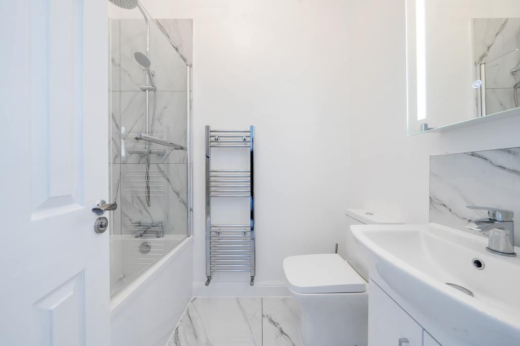 Property photo 2 of 10 Bathroom