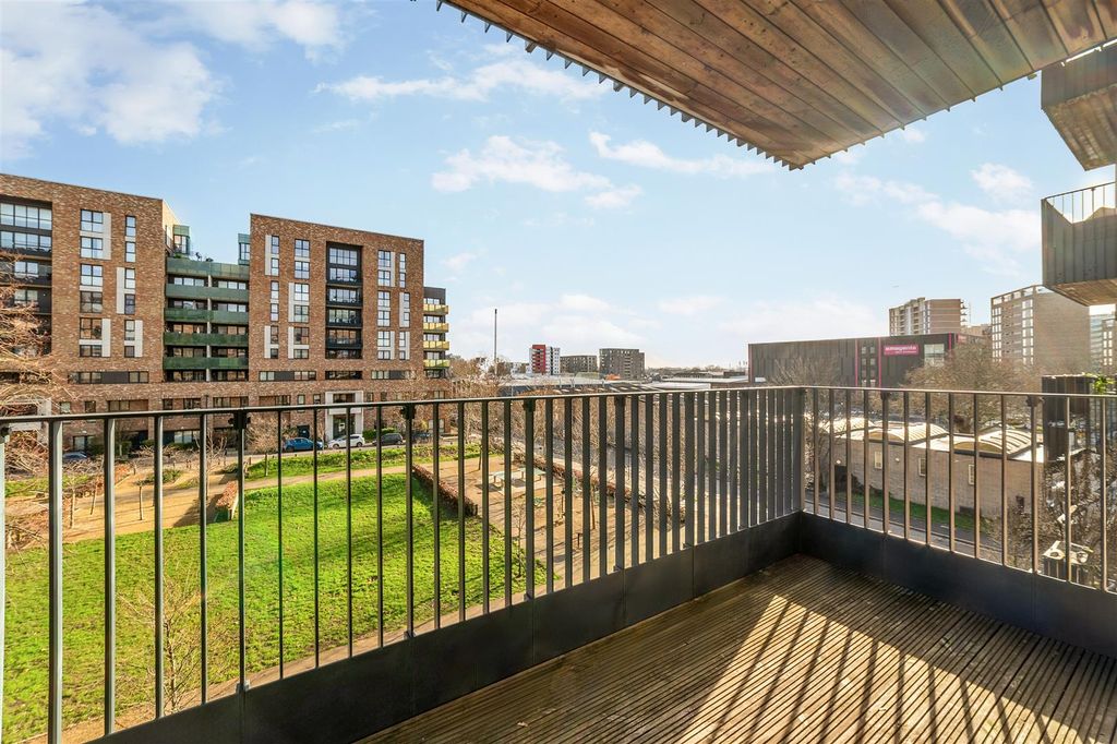 Property photo 2 of 13 15 Hopkins Court-12.Jpg