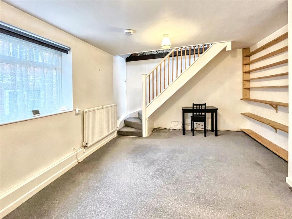 Property photo 2 of 6 Cosy Living Room