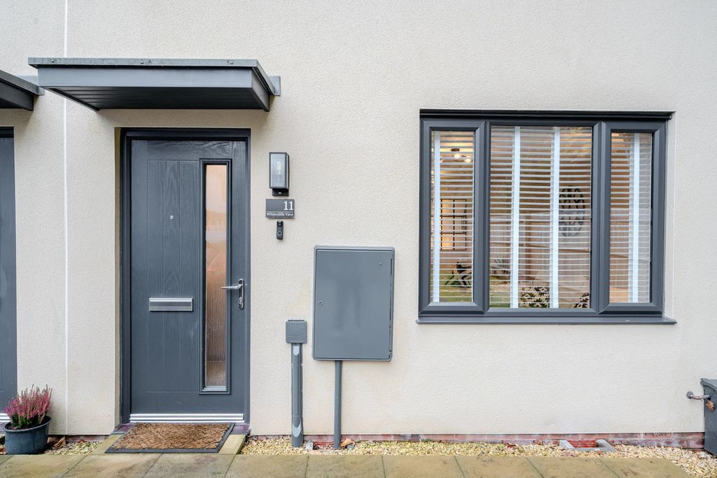 Property photo 2 of 27