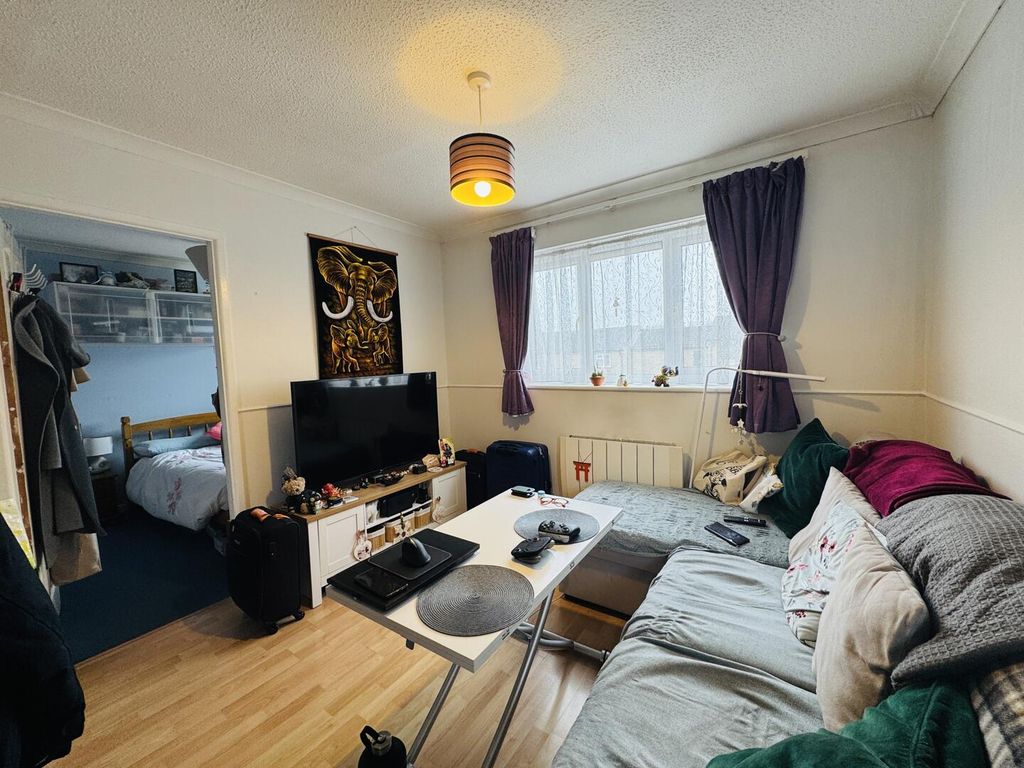 Property photo 2 of 5 Living Room