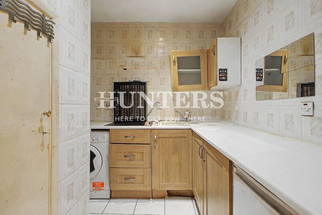 Property photo 3 of 7 Kitchen