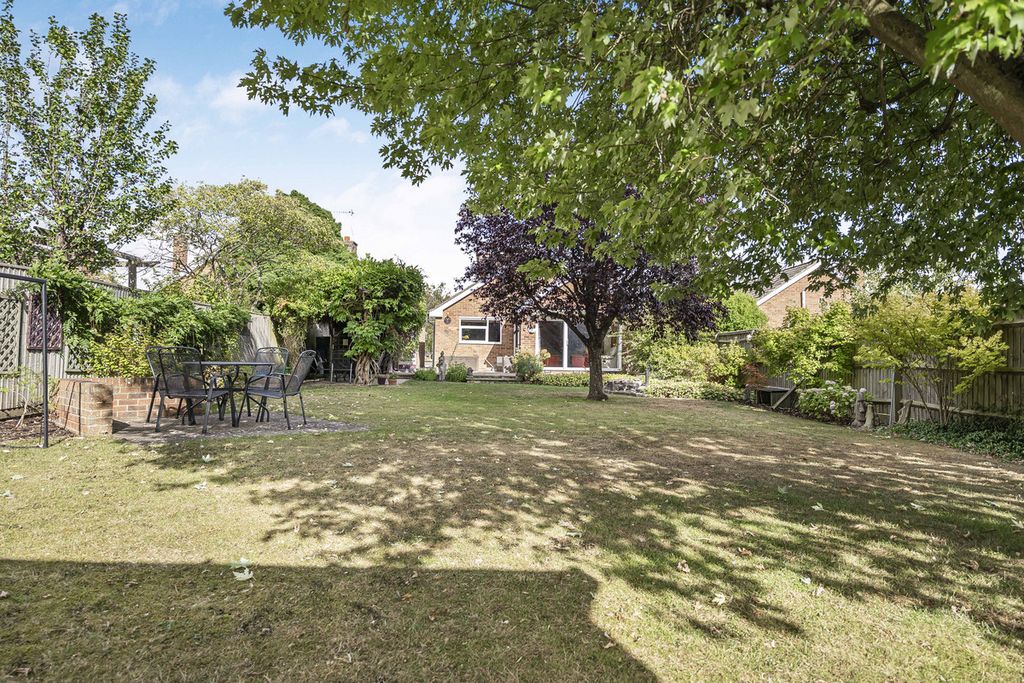 Property photo 2 of 27
