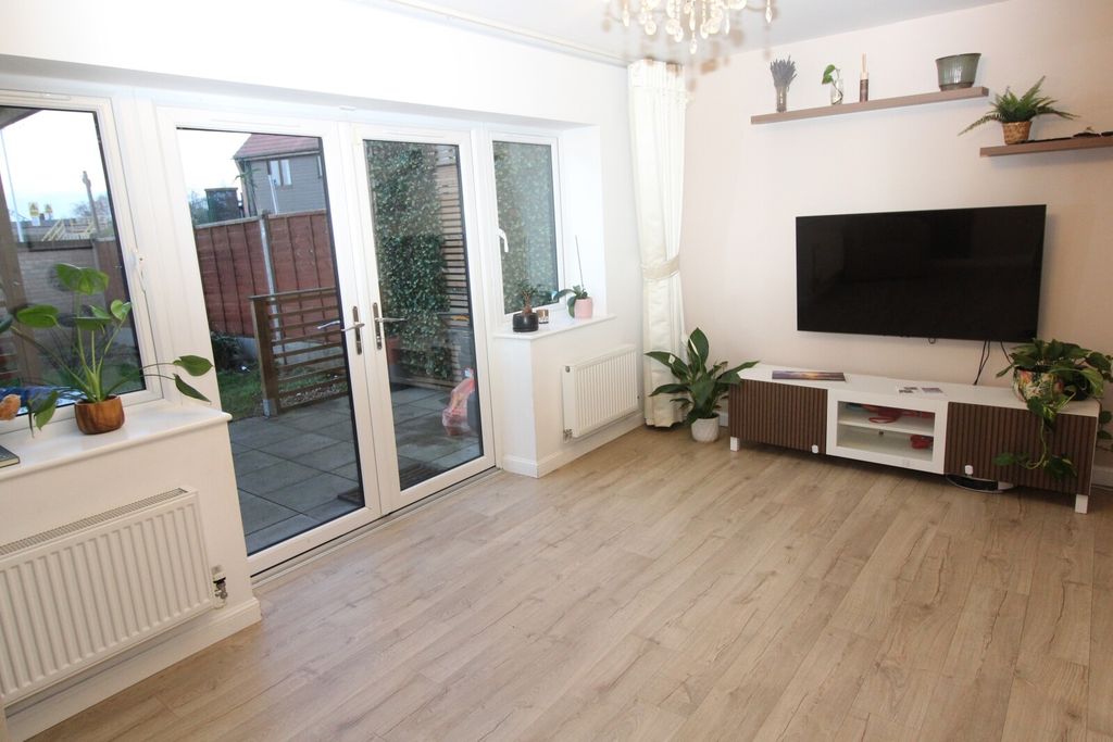 Property photo 2 of 10 Lounge