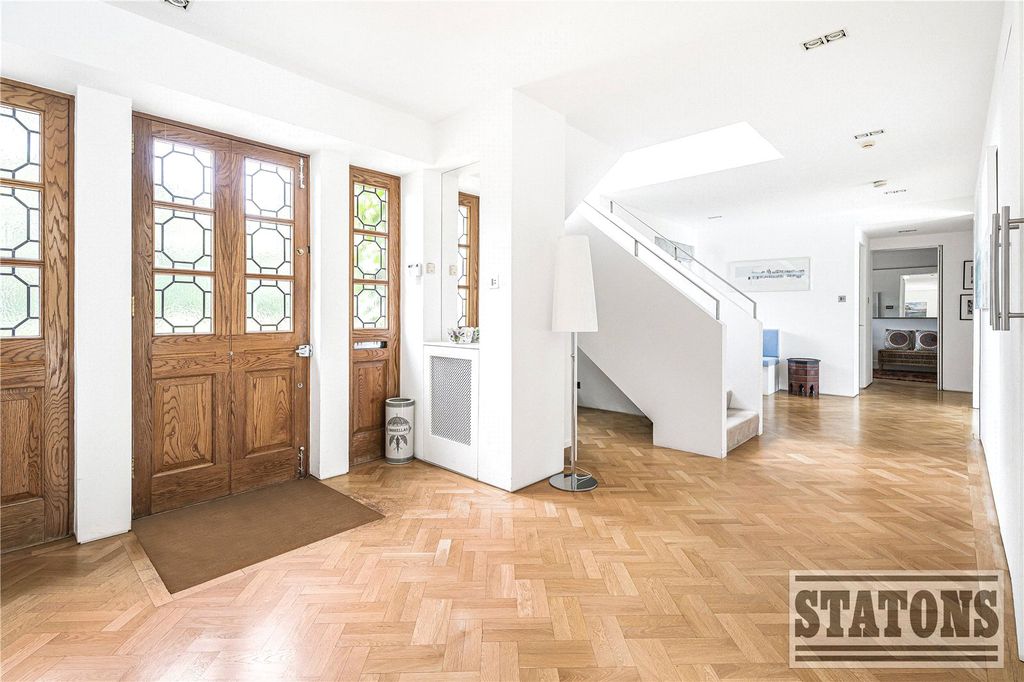 Property photo 3 of 24 Picture No. 02