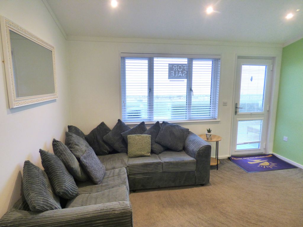 Property photo 2 of 18 Open Plan Lounge/Diner/Fitted Kitchen