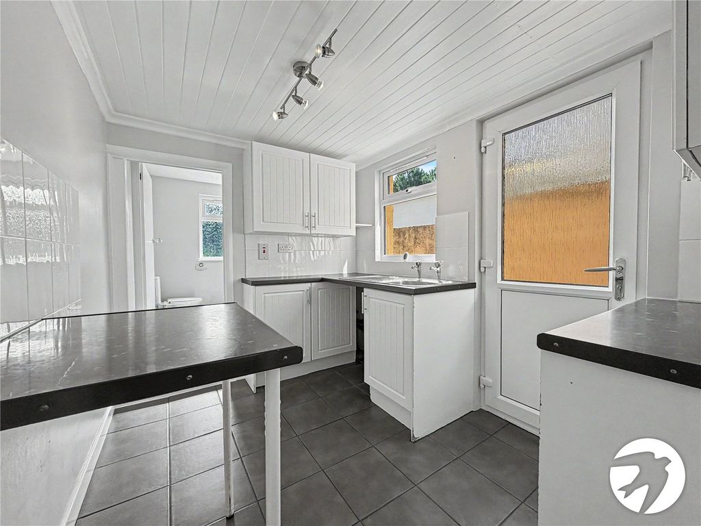 Property photo 3 of 9 Kitchen