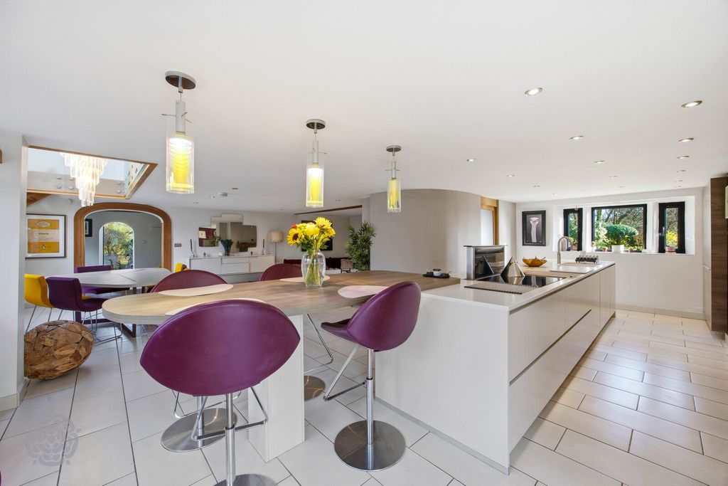 Property photo 2 of 40 Picture No. 35