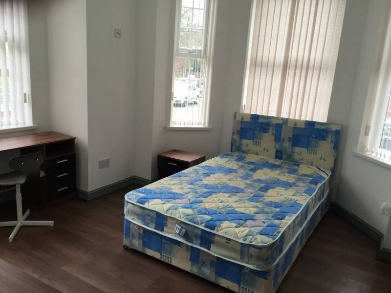 Property photo 2 of 8 Bright, Double Bedroom With A Patterned Double Bed...
