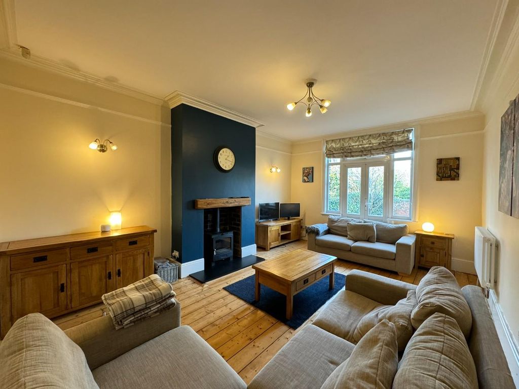 Property photo 2 of 34