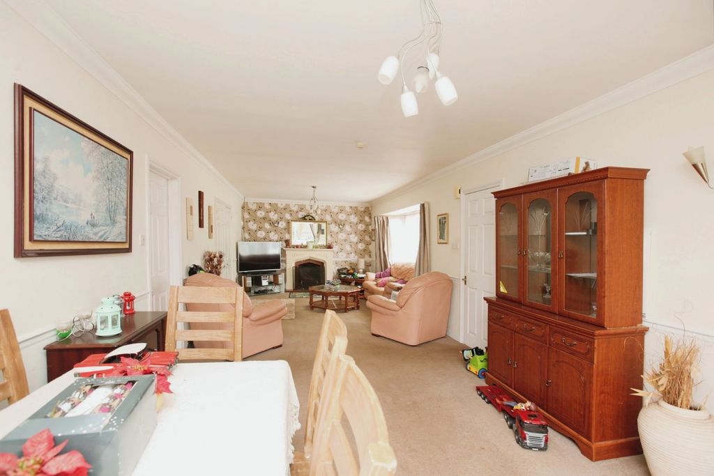 Property photo 2 of 20