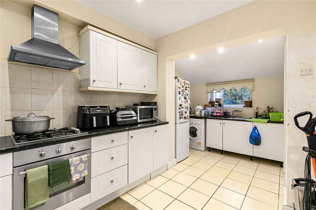 Property photo 3 of 20 Kitchen