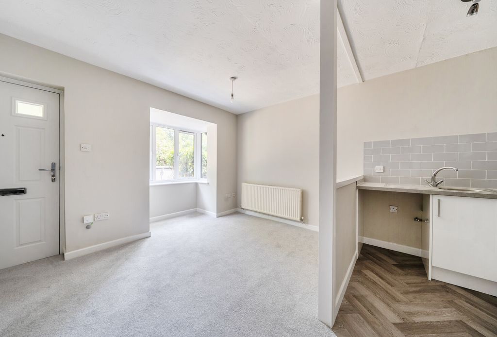 Property photo 1 of 10 Lounge/Kitchen
