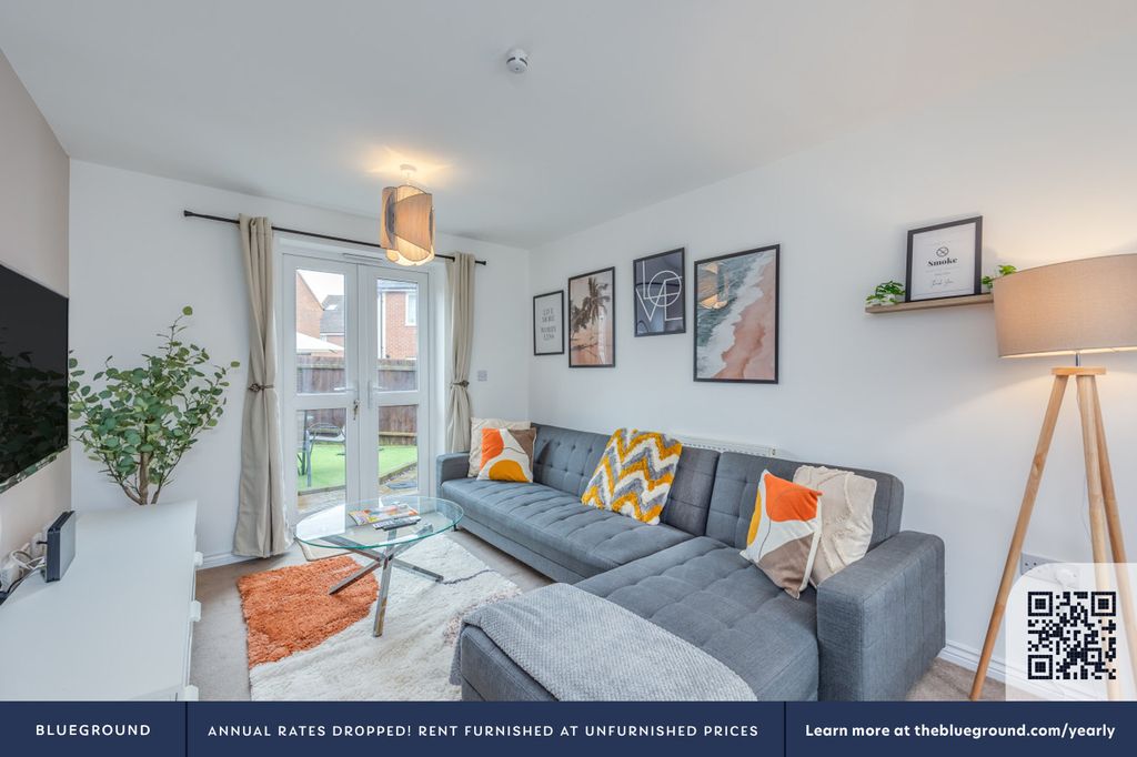 Property photo 3 of 32 Living Room