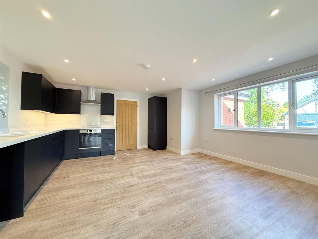 Property photo 2 of 17 Kitchen/Dining Area
