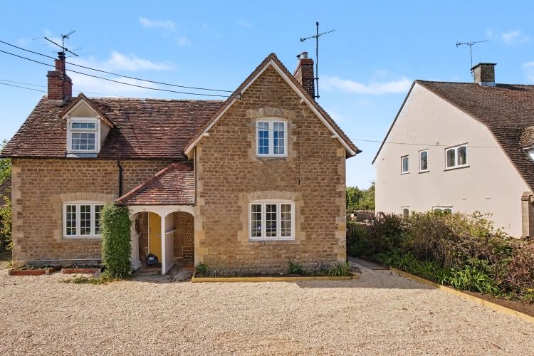 Property photo 1 of 9 327443