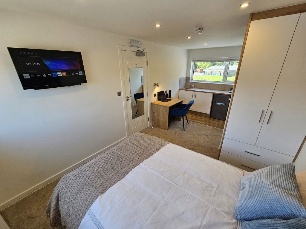 Property photo 2 of 24