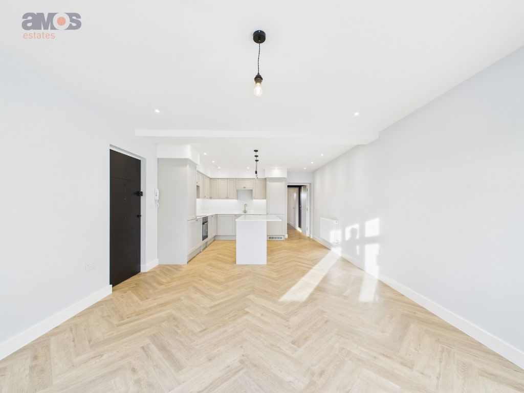 Property photo 3 of 9 4857784