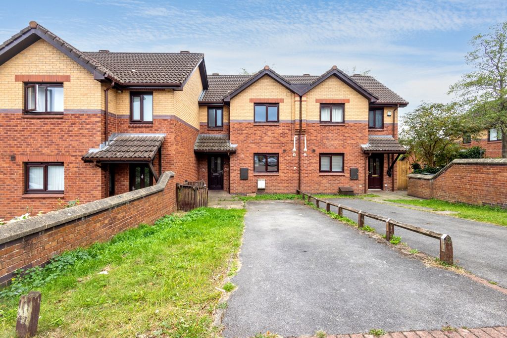 Property photo 1 of 18 7 Lapwing Close, Allerton, Bradford, West Yorkshire, Bd8 0Nl