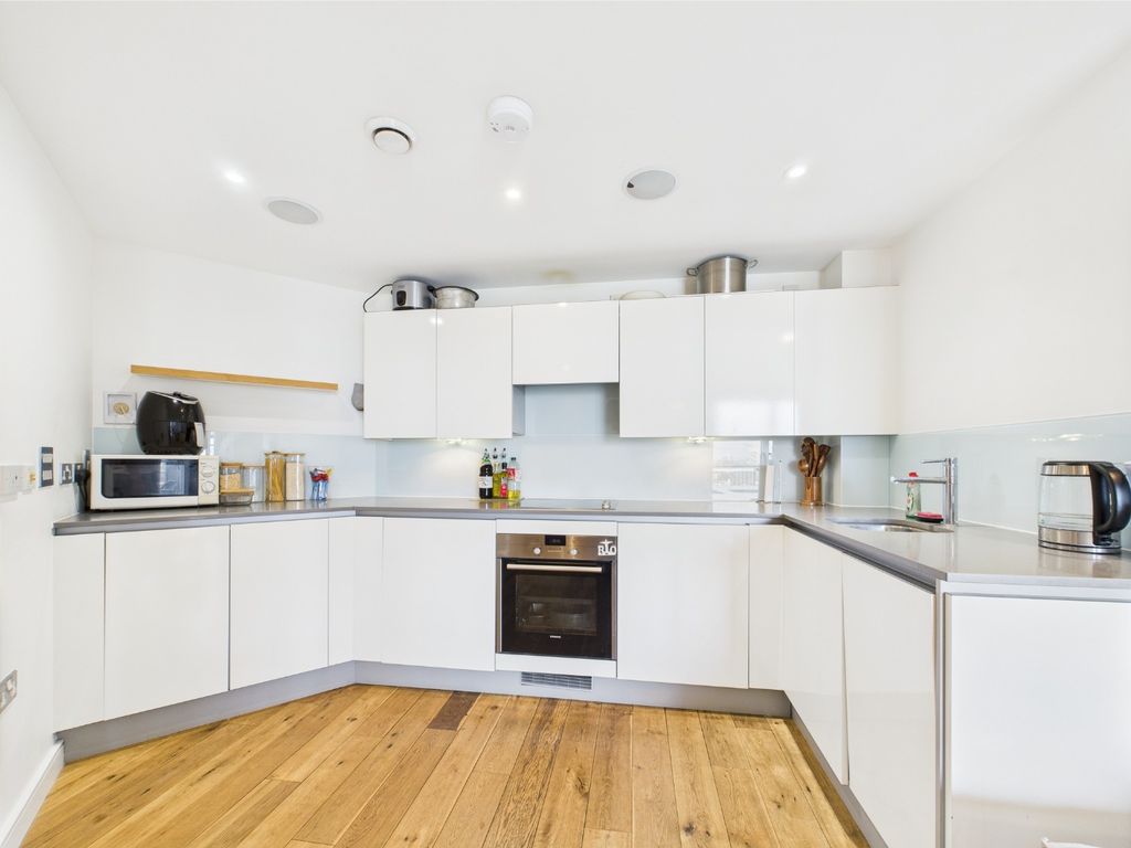 Property photo 1 of 11 4213921