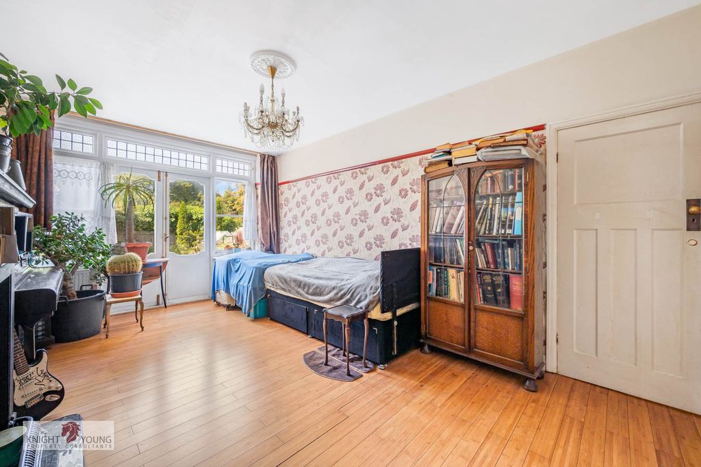Property photo 3 of 11
