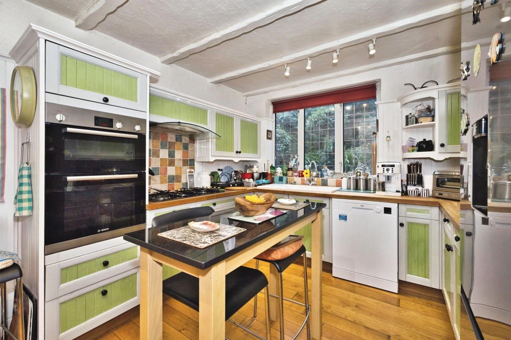 Property photo 3 of 18