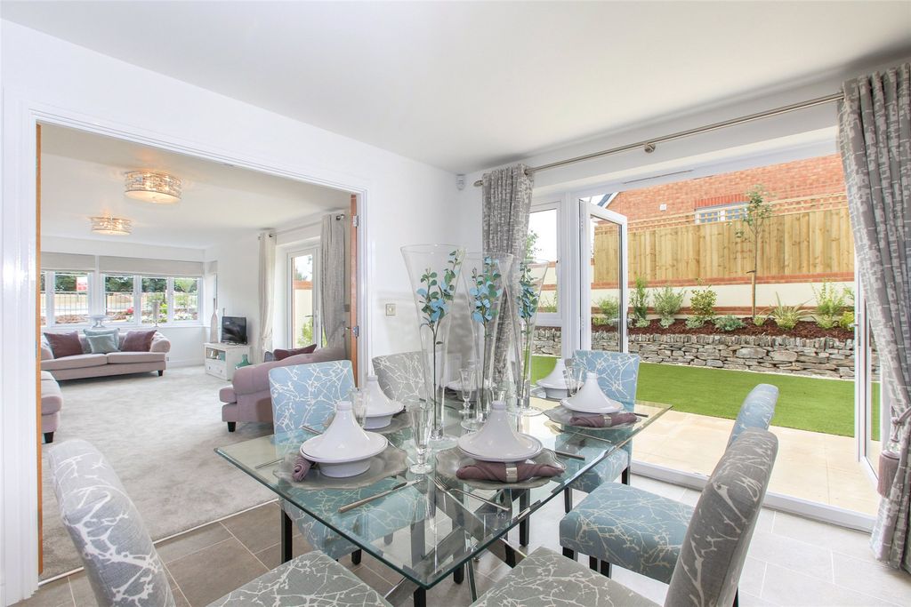 Property photo 3 of 10 Show Home